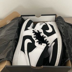Jordan 1 Mid White Black